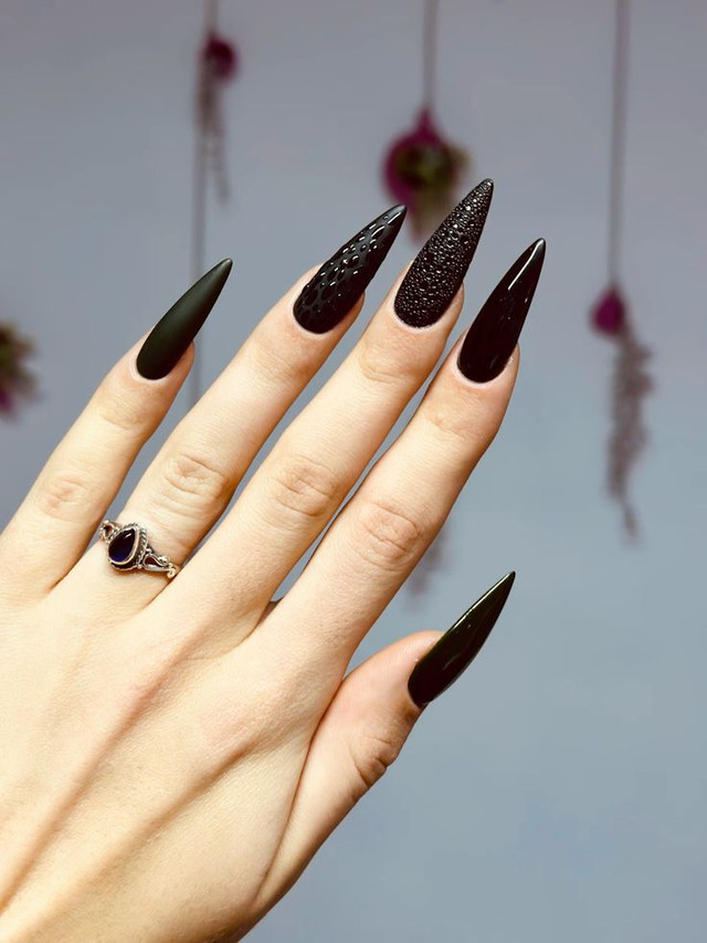 Головні антитренди жіночого манікюру 2025-2026 - фото 578983