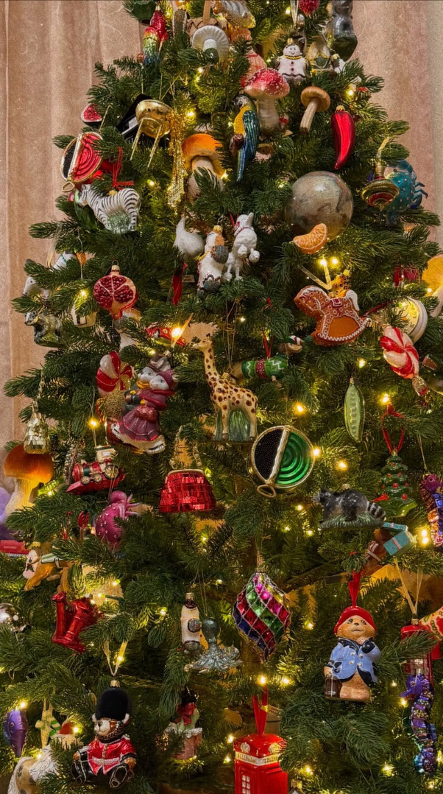 Мінімалізм чи класика: як українські зірки прикрасили свої ялинки - фото 579449