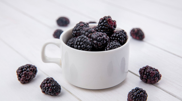 Їжа як косметика: продукти, що омолоджують шкіру зсередини - фото 579605