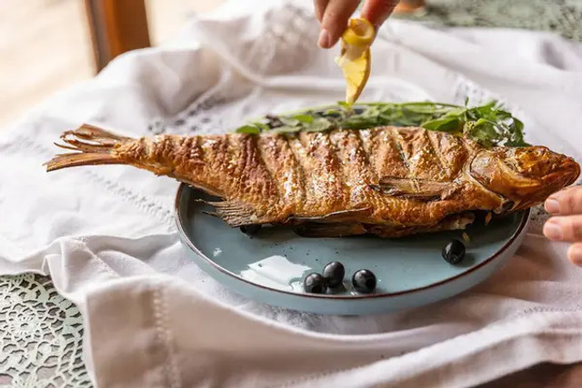 Різдвяна риба без клопоту: 5 смачних страв, які варто приготувати на Святвечір - фото 579628