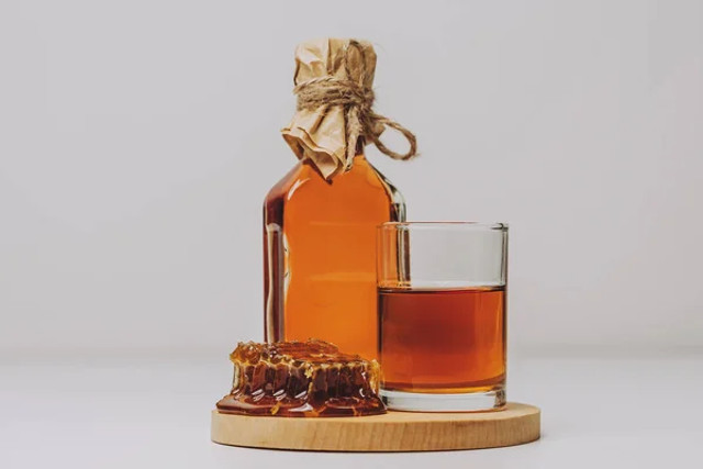 Що подати до різдвяного столу: теплі напої та святкові коктейлі для затишного вечора - фото 579647