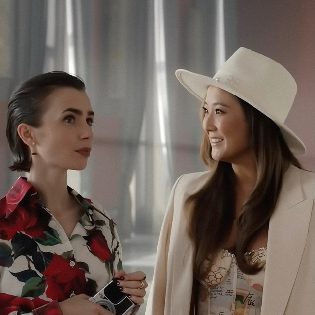 Сукні BALYKINA та капелюхи Ruslan Baginskiy підкорили новий сезон 'Емілі в Парижі' - фото 579907