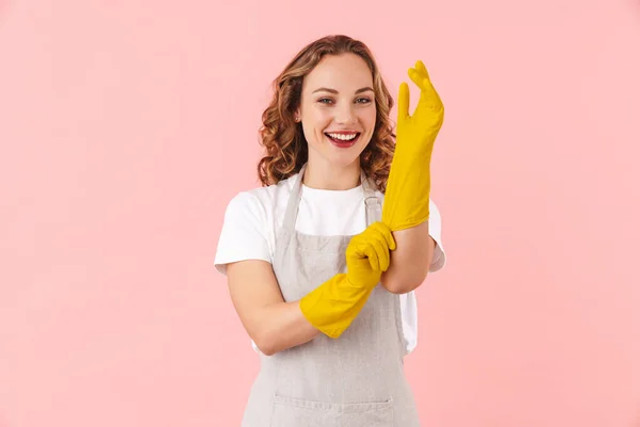 Манікюр триматиметься довше: прості правила догляду за нігтями вдома - фото 580124