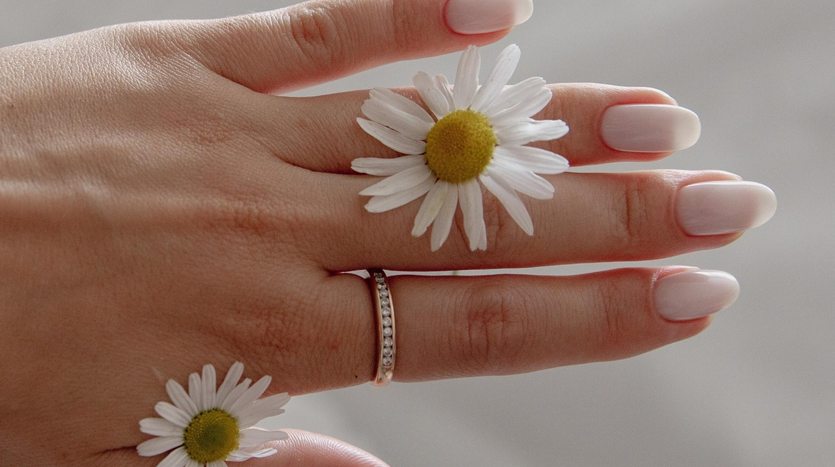 Мінімалістичний манікюр знову в тренд - фото 1