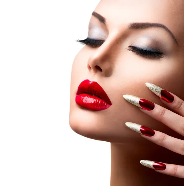 Краса без міри псує образ: ознаки, що ваш манікюр виглядає несмачно - фото 580574