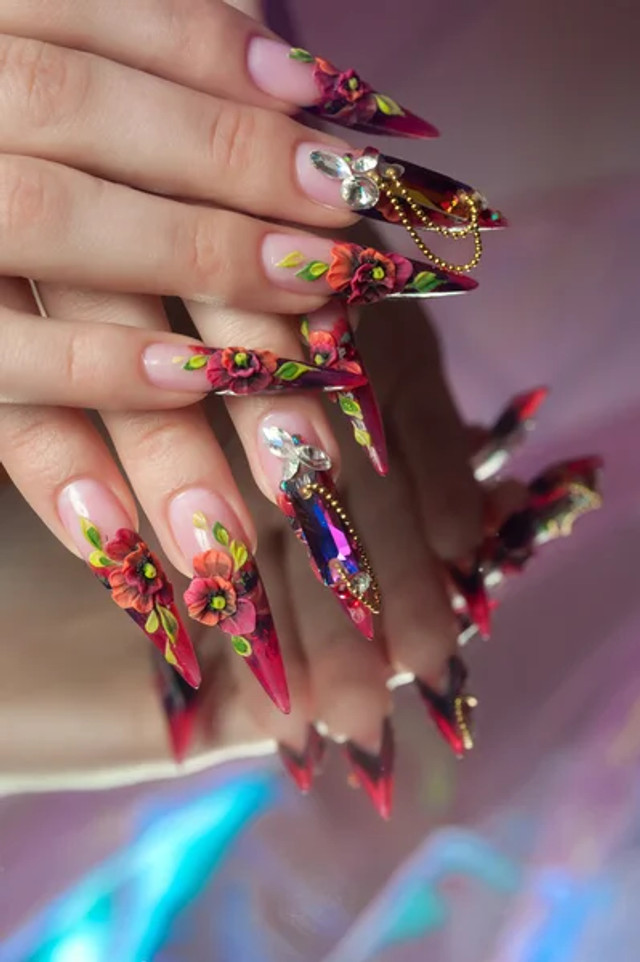 Краса без міри псує образ: ознаки, що ваш манікюр виглядає несмачно - фото 580580