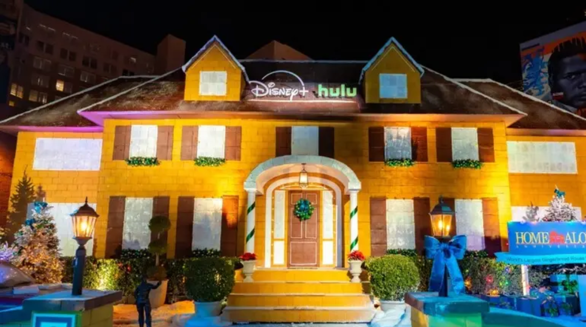 Найбільший будинок із “Сам удома” відтворили з пряників — і це світовий рекорд