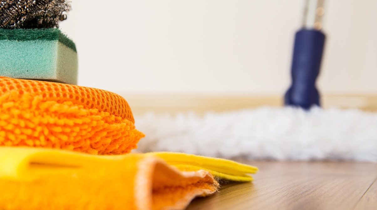 Миття підлоги з нашатирним спиртом - фото 1