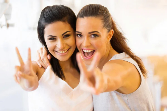 Чоловіча чи жіноча дружба: хто насправді дружить міцніше і які стереотипи варто забути - фото 580808