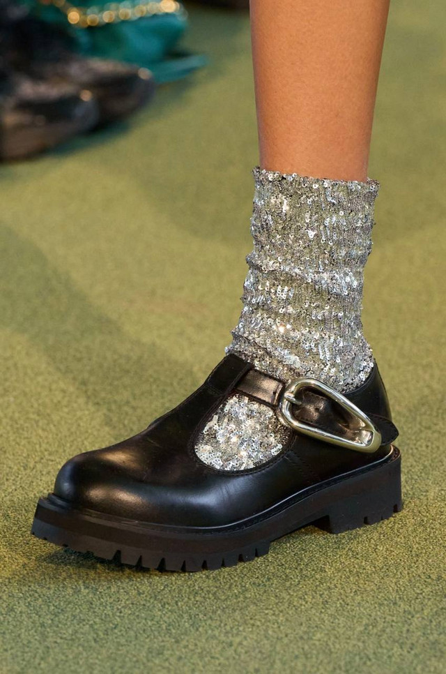 Блискучі шкарпетки від Rabanne - фото 580858