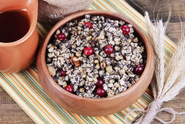 Кутя в мультиварці без зайвого клопоту: як приготувати головну різдвяну страву швидко - фото 580892