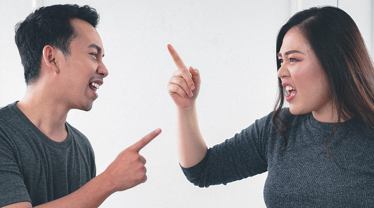 Чому люди не йдуть із нещасливих стосунків - фото 1