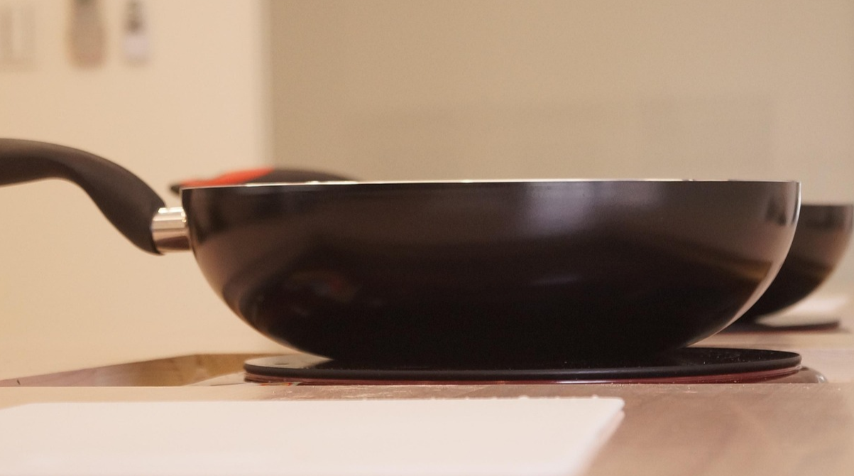 Як позбутися нагару на каструлях - фото 1