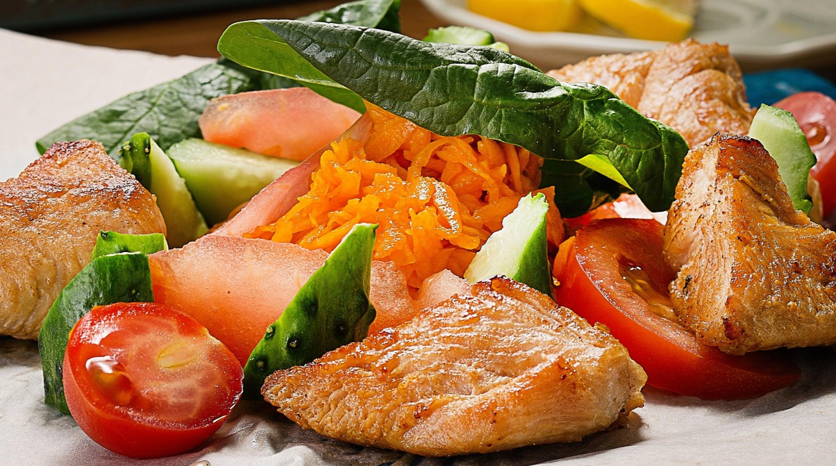 Швидкий салат із куркою - фото 1