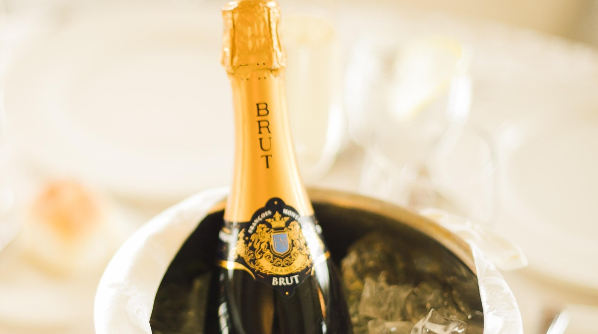 Як правильно відкривати шампанське - фото 1