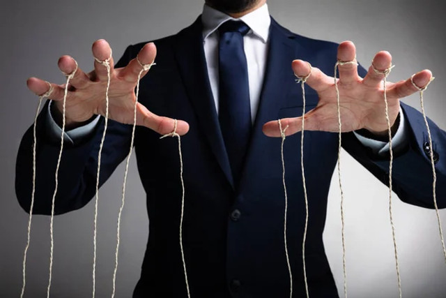 Маніпулятор не пройде: 5 психологічних прийомів, які зламають його гру - фото 581413