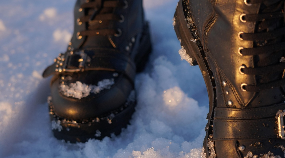 Що засипати у взуття взимку, щоб було тепло - фото 1