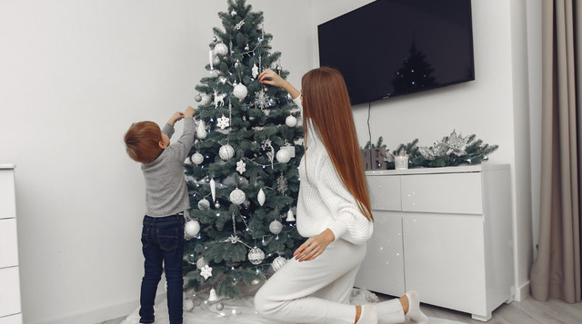 Секрети свіжої хвої: як зберегти новорічну ялинку до кінця свят - фото 581434