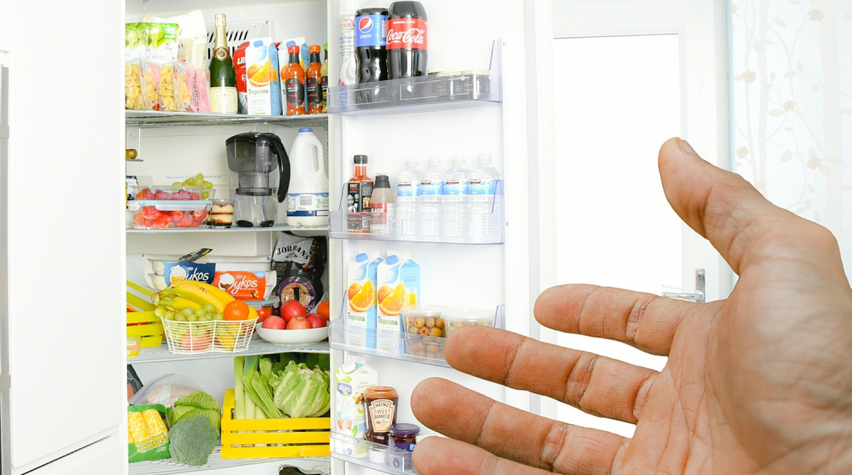 Як позбутися неприємного запаху в холодильнику - фото 1