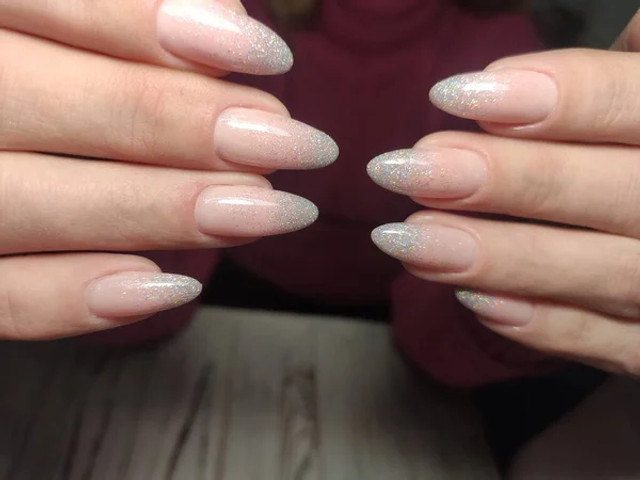 Час обрати ідеальний новорічний манікюр: які тренди будуть хітами зими 2025-2026 - фото 582174