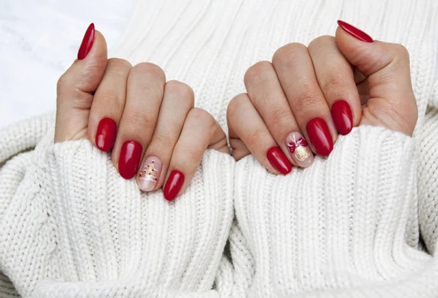 Час обрати ідеальний новорічний манікюр: які тренди будуть хітами зими 2025-2026 - фото 582175
