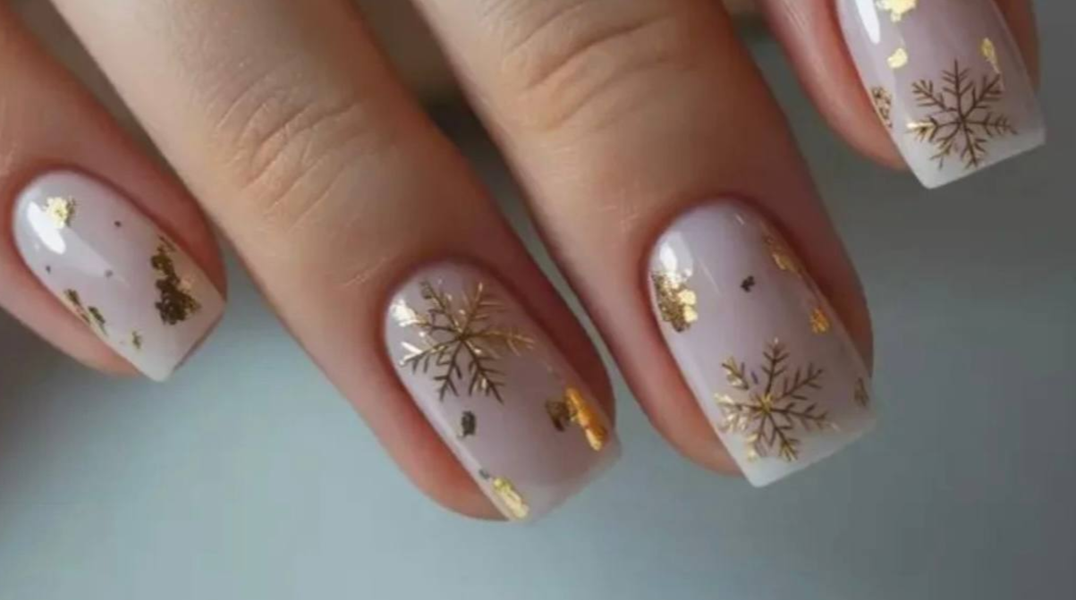 Новорічний манікюр 2025–2026 - фото 1