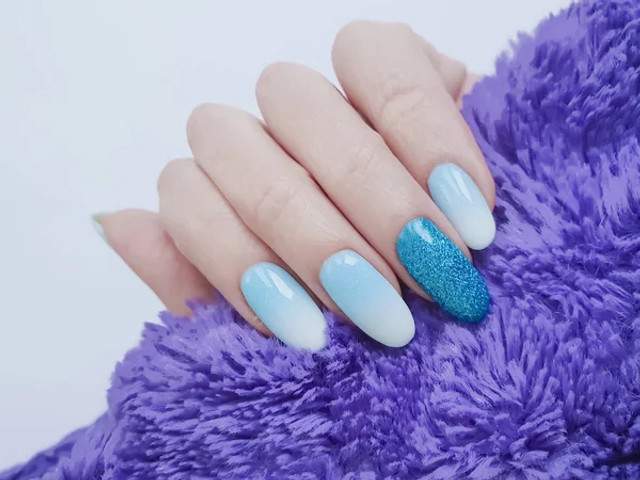 Як зробити новорічний манікюр вдома: святкові техніки, які реально повторити самостійно - фото 582192