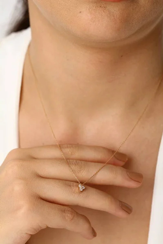 Час додати блиску образу: які прикраси обрати на Новий рік, щоб виглядати стильно - фото 582282