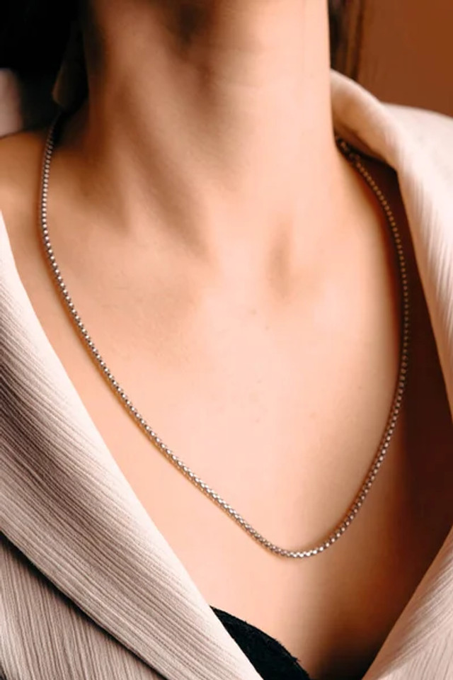 Час додати блиску образу: які прикраси обрати на Новий рік, щоб виглядати стильно - фото 582284