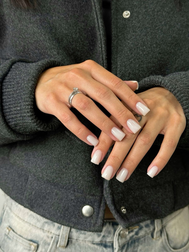 Манікюр молочного кольору- фото 582515