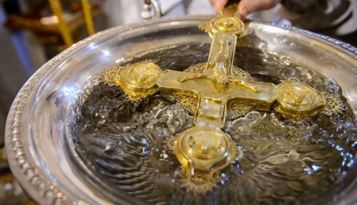 Цілющі властивості води, освяченої на Хрещенський святвечір 5 січня