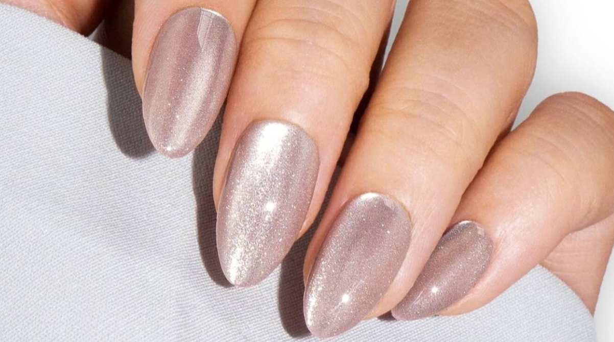 Манікюр "котяче око" - фото 1