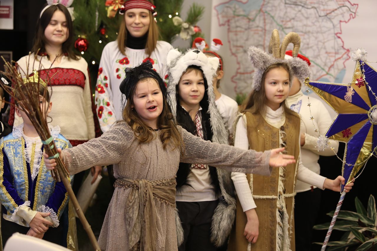 Красиві колядки на щедрівки на Хрещенський Святвечір: співайте разом з нами