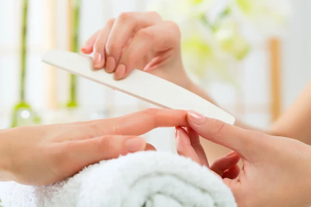 Чи варто боятися гель-лаку: розбираємо головні страшилки про нігті - фото 584848