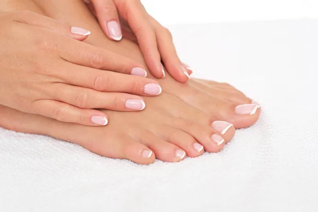 Форма нігтів має значення: які варіанти видовжують пальці, а які роблять руки грубішими - фото 584889