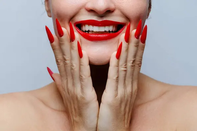 Форма нігтів має значення: які варіанти видовжують пальці, а які роблять руки грубішими - фото 584898