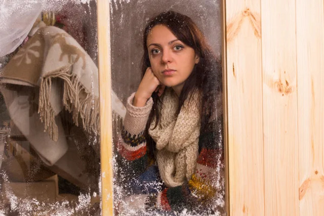 Темніє рано і не тішить нічого: як розпізнати зимову депресію та повернути собі енергію - фото 584930