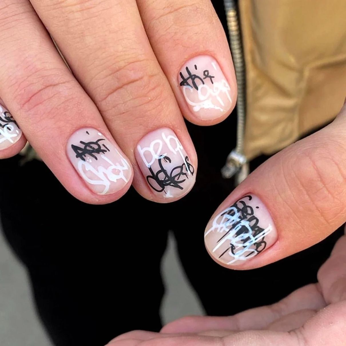 Дизайни оригінального чоловічого манікюру - фото 1