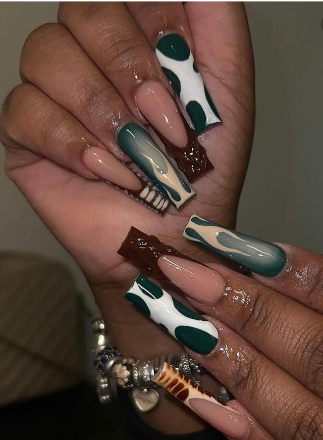 Яскравий жіночий манікюр - фото 585127