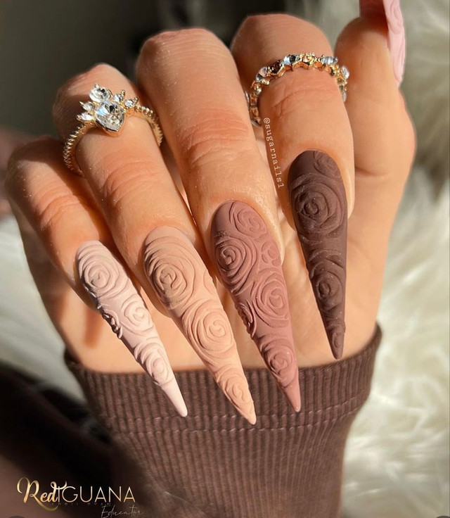 Яскравий жіночий манікюр - фото 585134