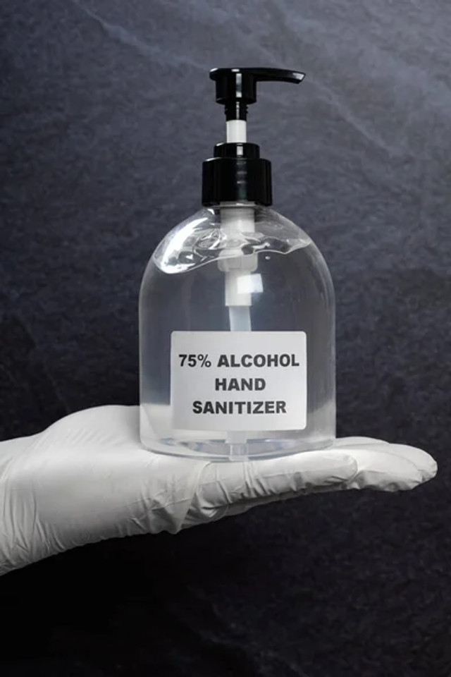 Сіль більше не потрібна: простий зимовий спосіб, який знищує лід на доріжках за 15 хвилин - фото 585199