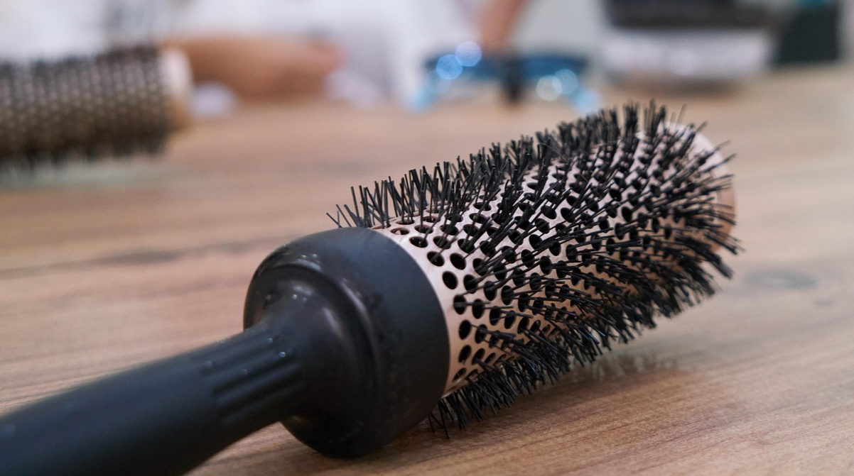 Очищення щітки для волосся - фото 1