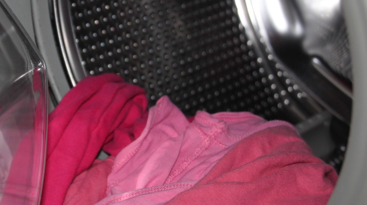 Як вивести плями з одягу - фото 1