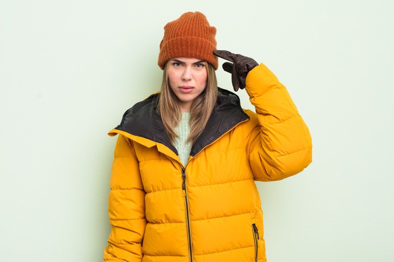 Комір і манжети без плям – як швидко освіжити пуховик без прання - фото 1