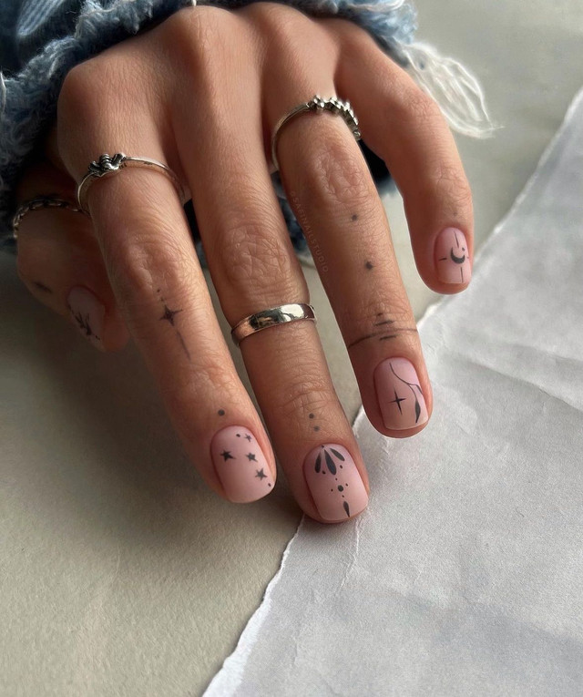 Трендовий манікюр на короткі нігті - фото 586249