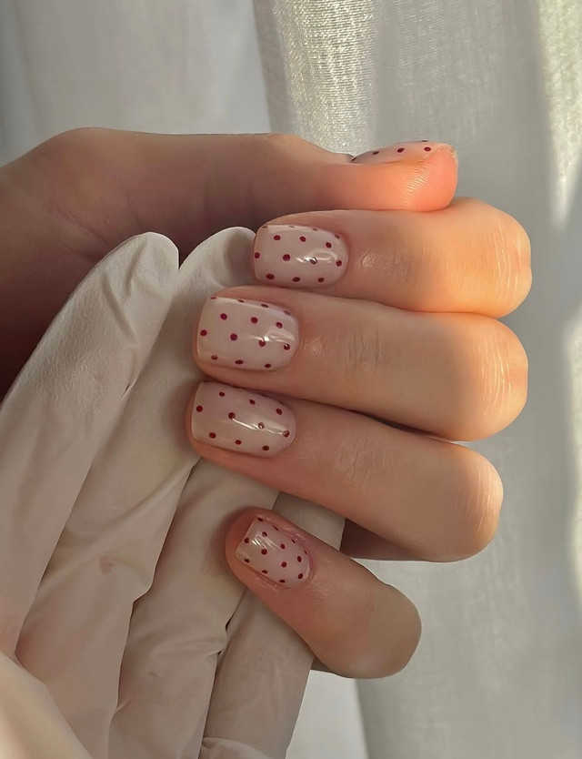 Трендовий манікюр на короткі нігті - фото 586252