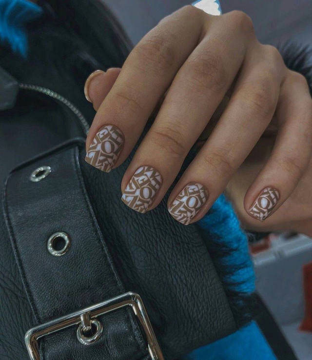 Трендовий манікюр на короткі нігті - фото 586266