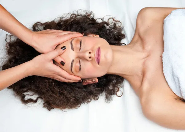 Волосся буде блискучим навіть у мороз: прості корейські ритуали, які рятують локони взимку - фото 586330