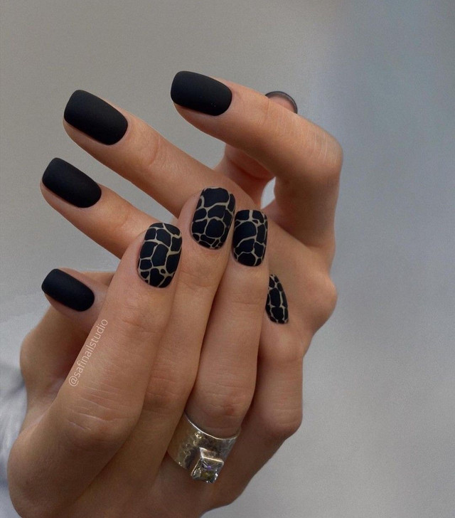 ТОП-10 варіантів стильного манікюру на зиму 2026 – вам однозначно сподобається - фото 586774