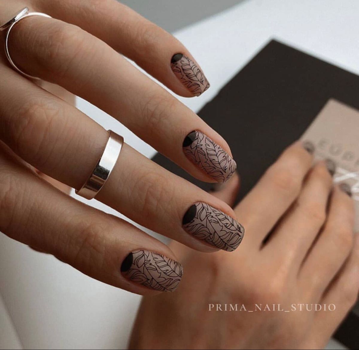 Варіанти стильного манікюру - фото 1